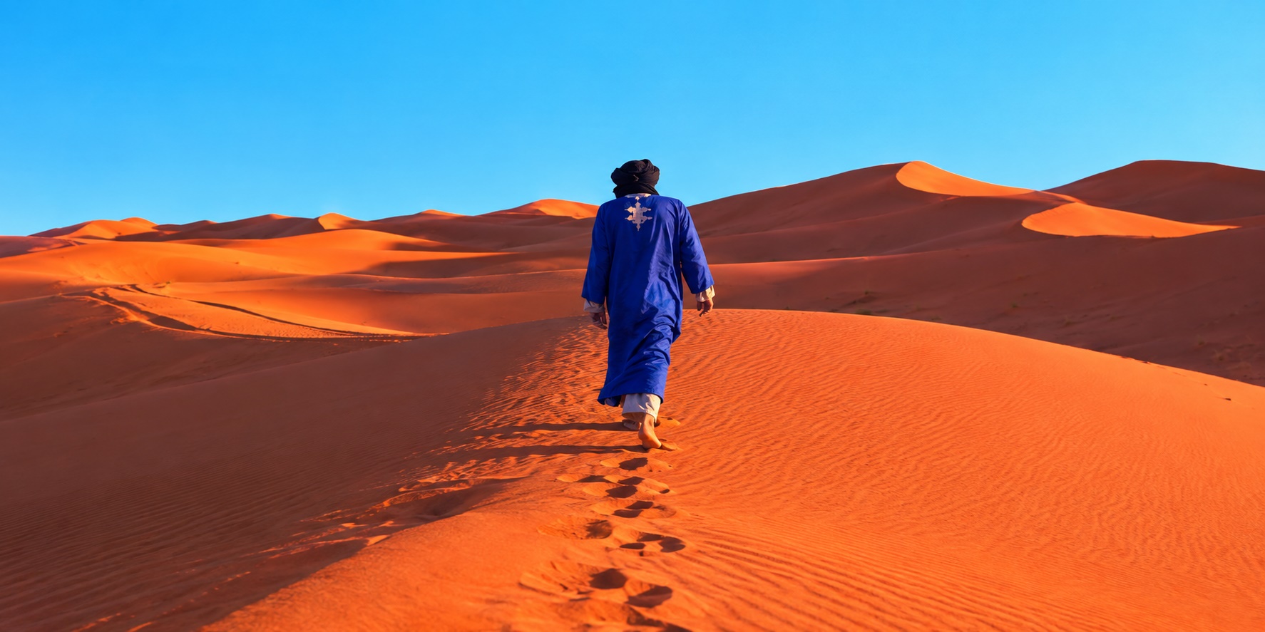 Yoga dans le désert de Mhamid El Ghizlane au Maroc